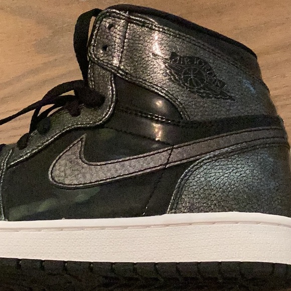 Jordan 1 Retro Black Patent High Tops Size 8.5 - Picture 1 of 13